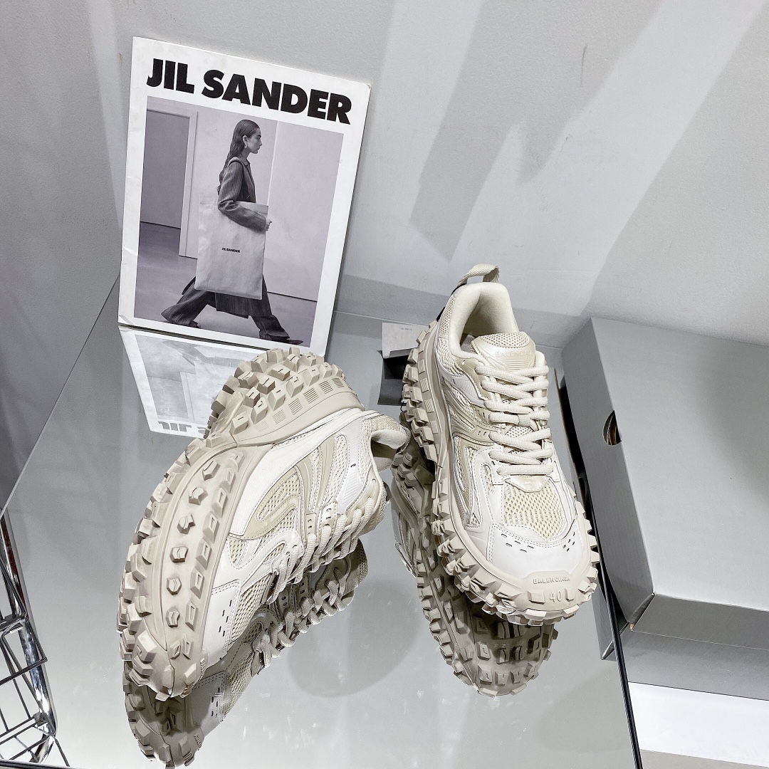 Balenciaga Defender TRAINERS 5 - vstockx