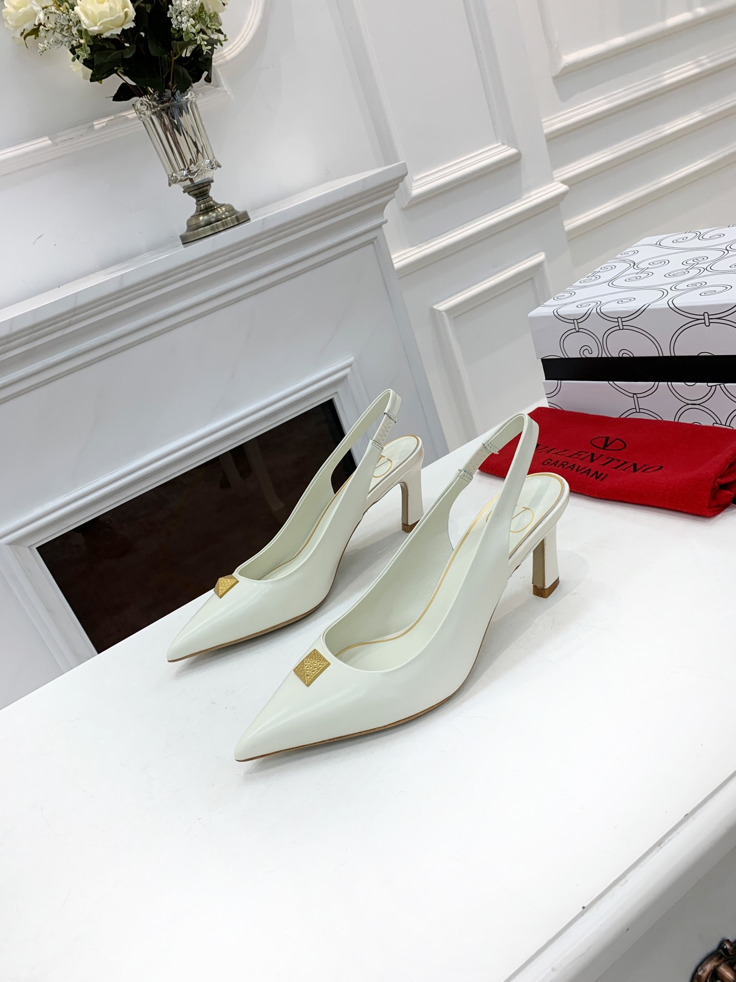 VALENTINO GARAVANI Rockstud WOMEN 37 - vstockx