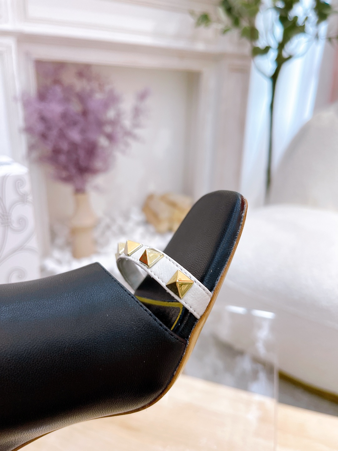 VALENTINO GARAVANI ROMAN STUD WOMEN 11 - vstockx