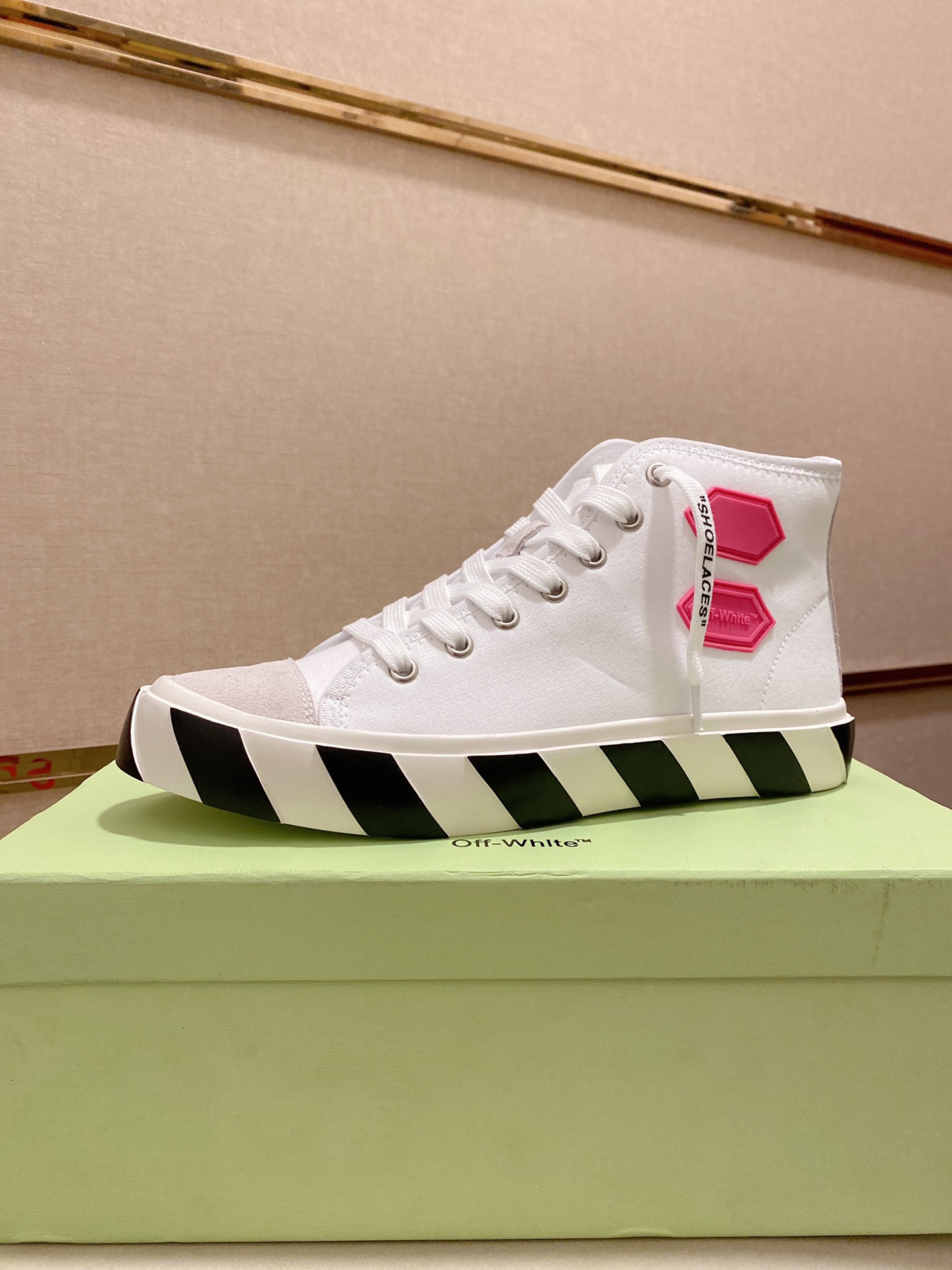 OFF-WHITE Vulcanized Hi Top White Fuchsia - vstockx