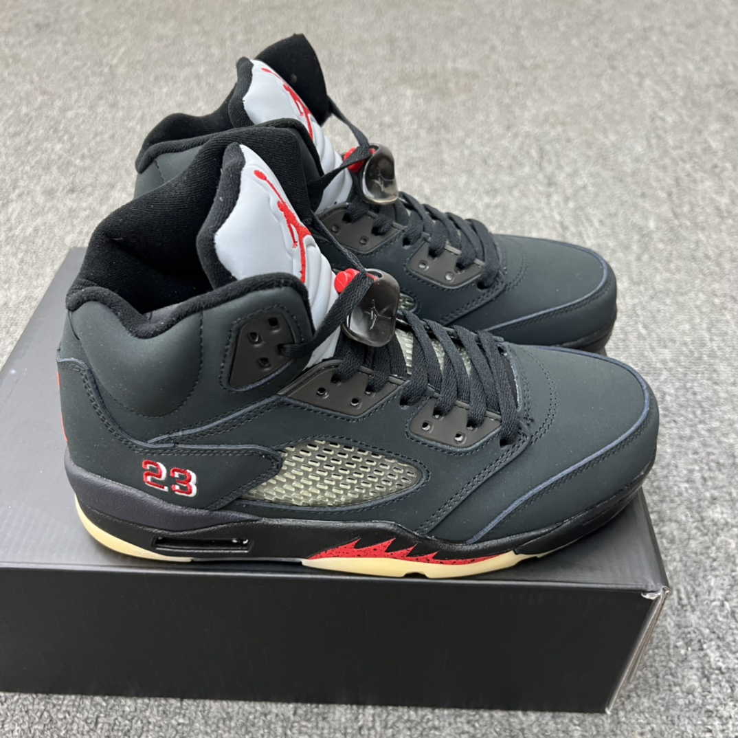 Jordan 5 Retro Gore-Tex Off-Noir (Women's) - vstockx
