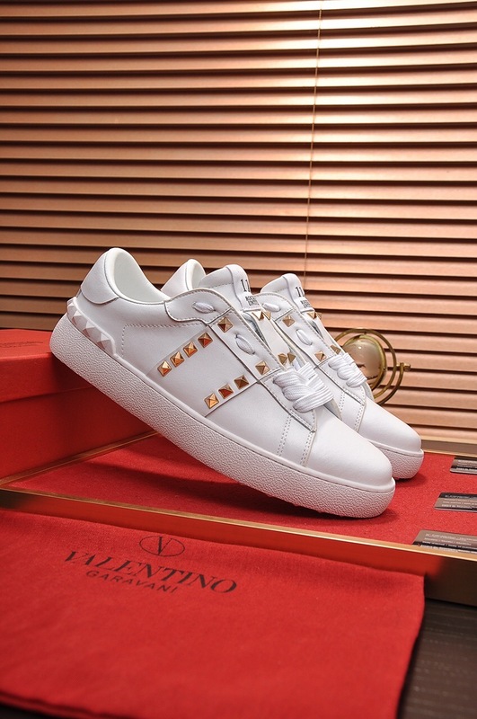 Valentino Garavani Rockstud Untitled white calfskin sneaker - vstockx