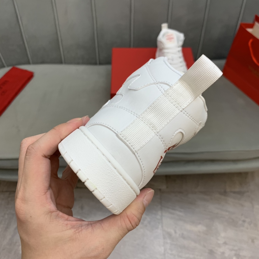 Valentino Garavani Atelier Shoes 07 Camouflage Edition Sneaker in Calfskin 2 - vstockx