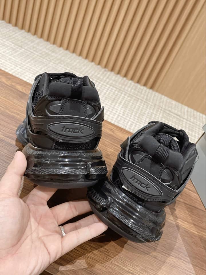 Balenciaga Track Clear Sole Black - vstockx