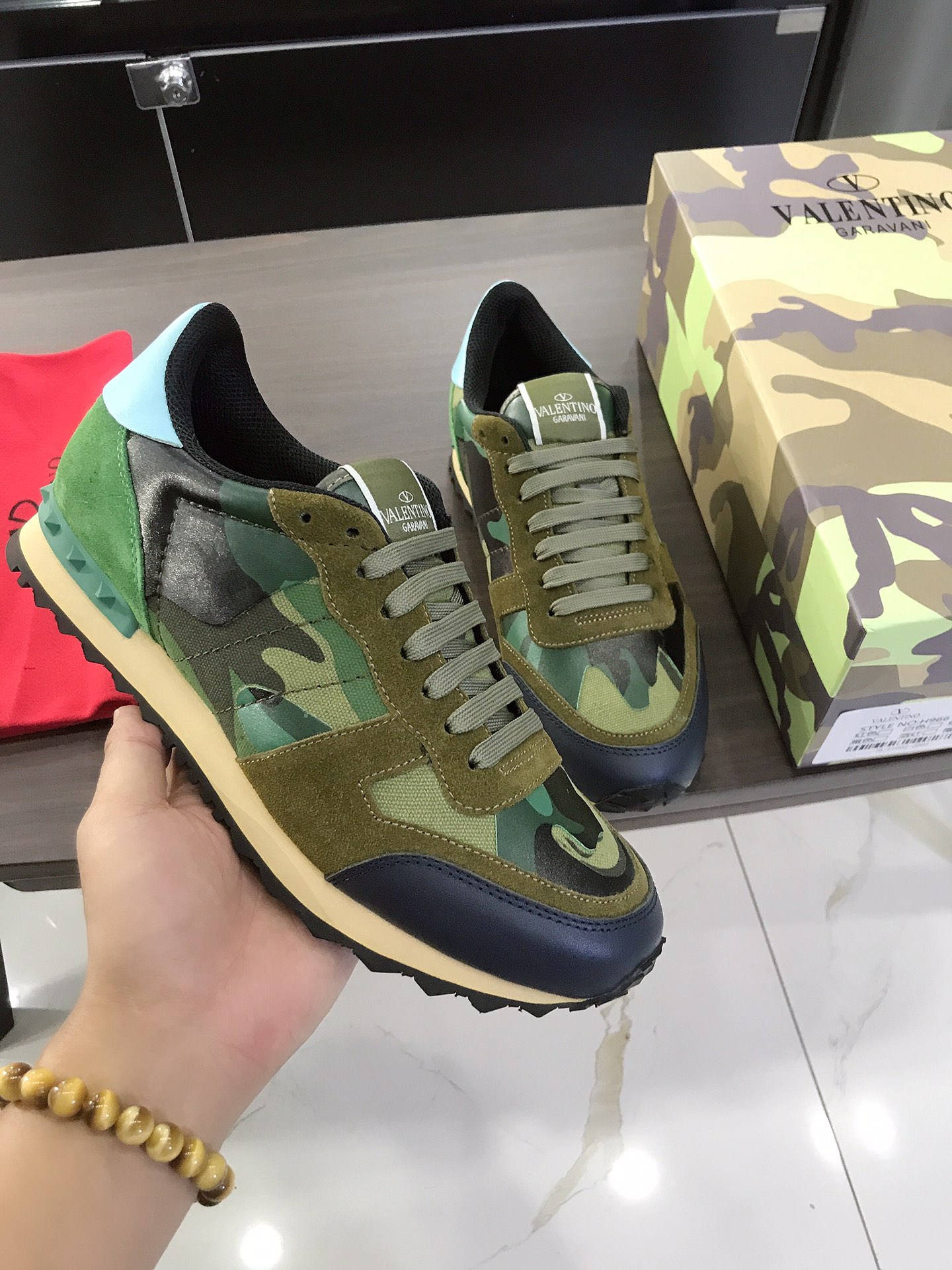 Valentino Garavani Rockrunner camouflage-print sneakers 6 - vstockx