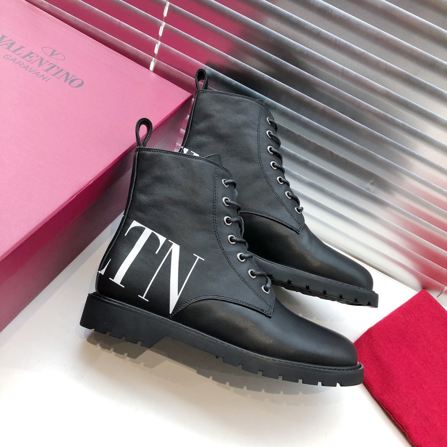 VALENTINO GARAVANI Roman Stud BOOT WOMEN 28 - vstockx