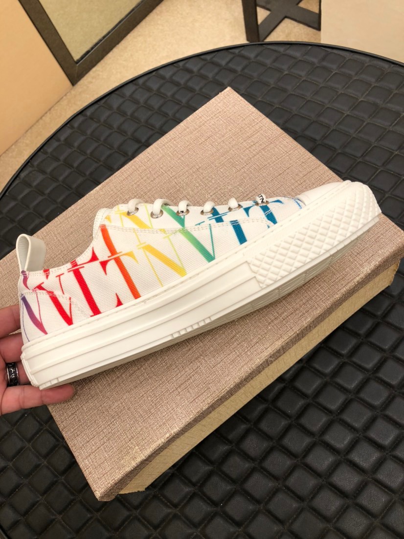 Valentino Garavani Giggies VLTN TIMES low-top sneakers 2 - vstockx