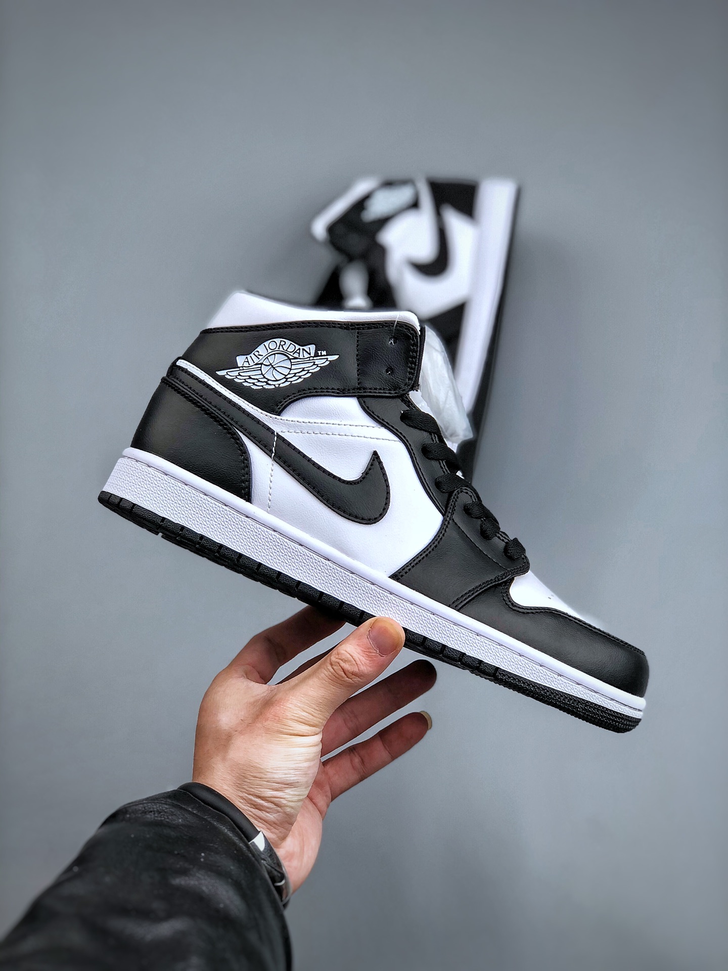 Jordan 1 Mid Panda (W) - vstockx