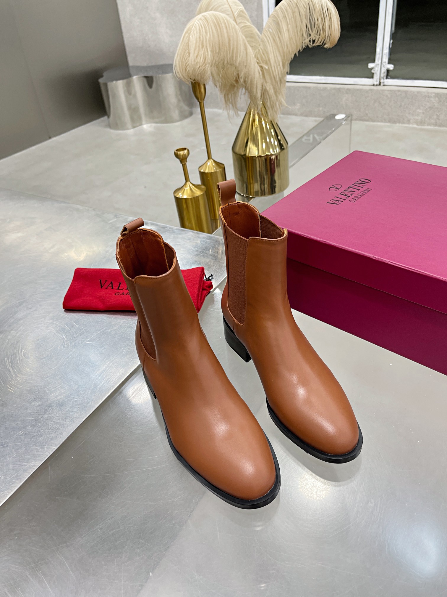 VALENTINO GARAVANI Roman Stud BOOT WOMEN 29 - vstockx