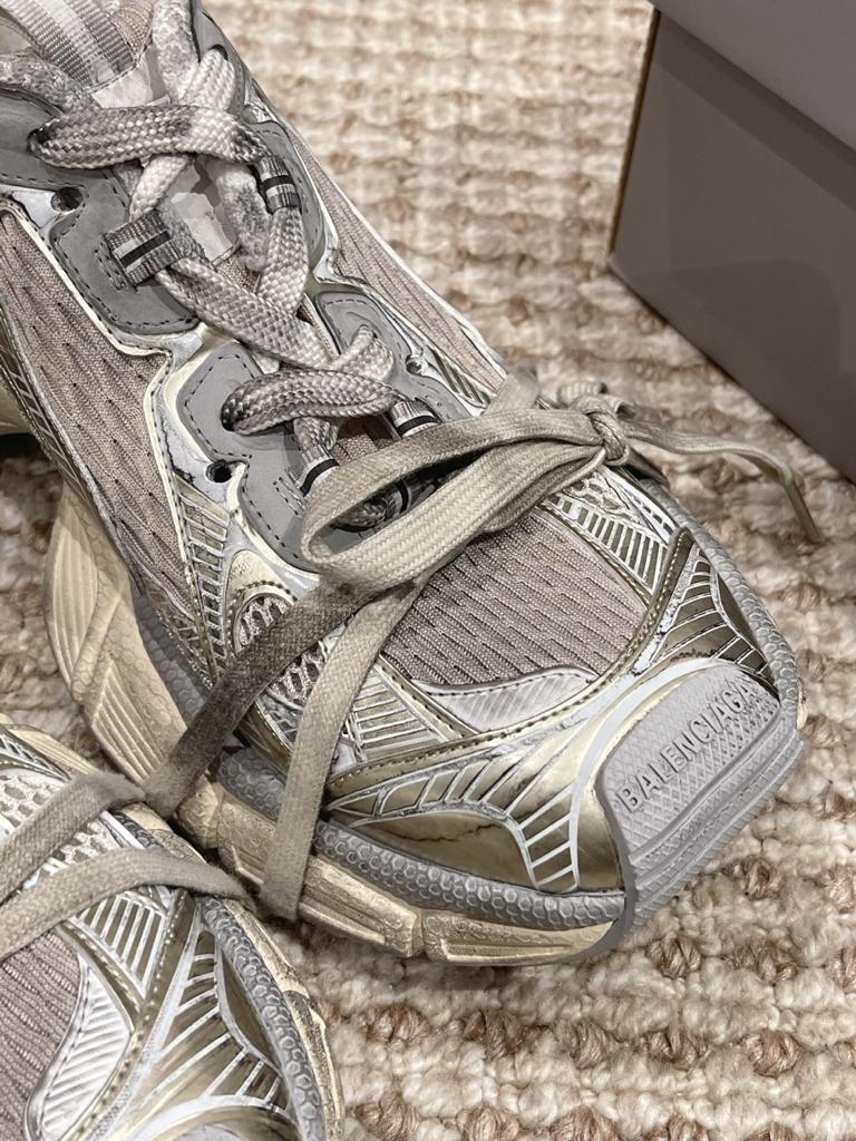 Balenciaga 3XL Off White - vstockx