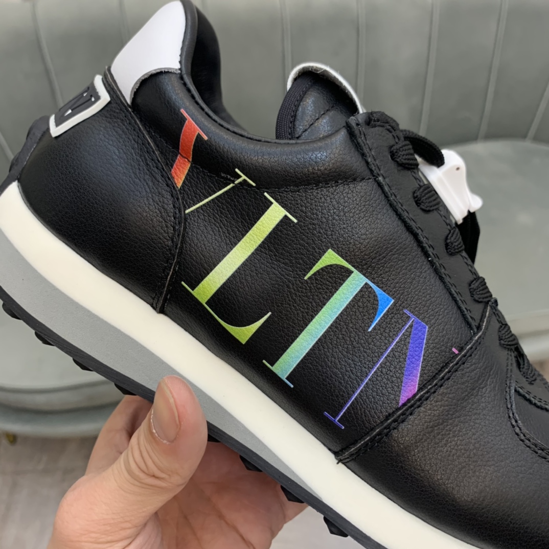 Valentino Garavani Low-top sneakers 4 - vstockx