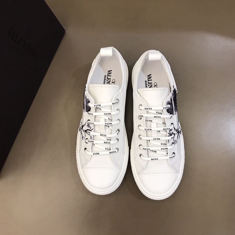 Valentino Garavani Giggies VLTN TIMES low-top sneakers 19 - vstockx