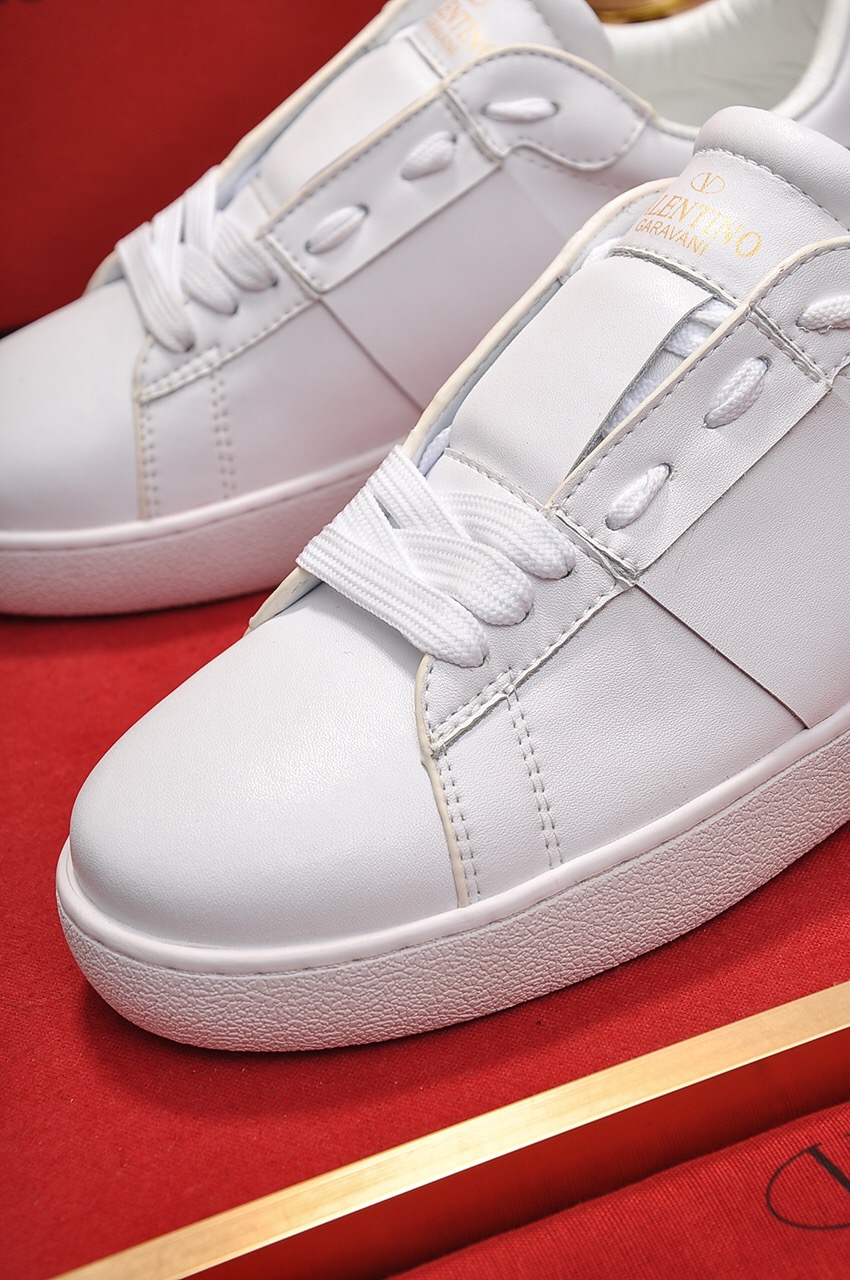 Valentino Garavani Rockstud Untitled calfskin sneaker 33 - vstockx