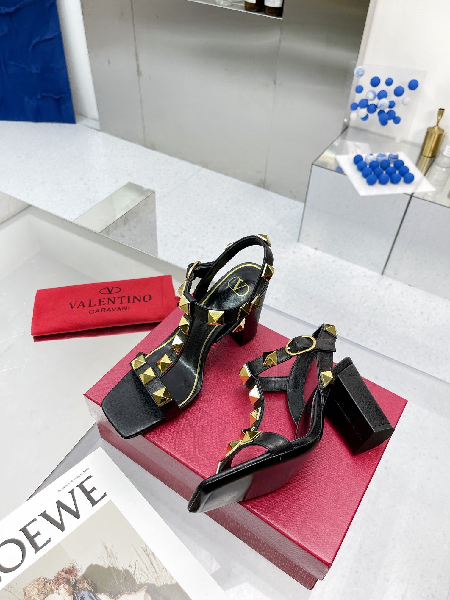 VALENTINO GARAVANI Roman Stud WOMEN 14 - vstockx