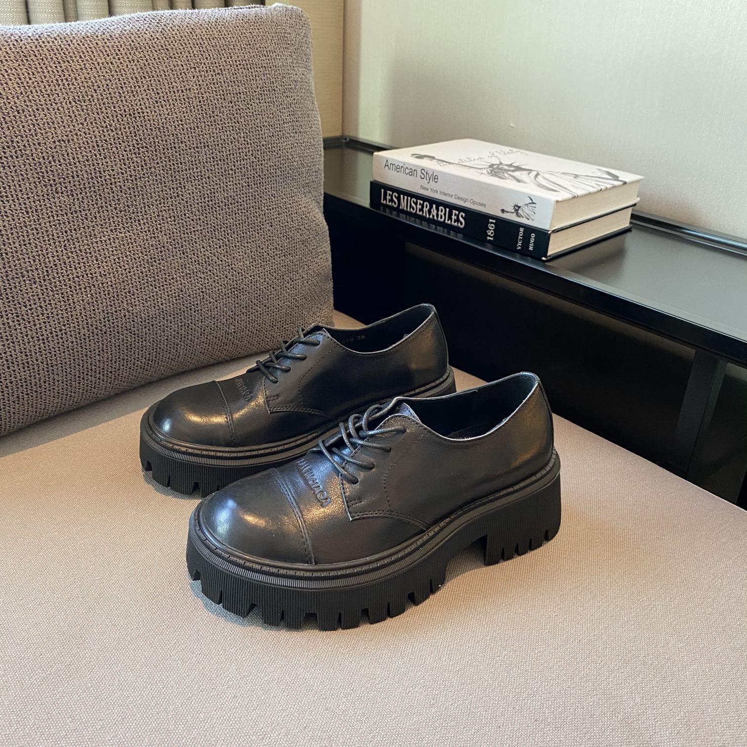 Balenciaga women 3 - vstockx