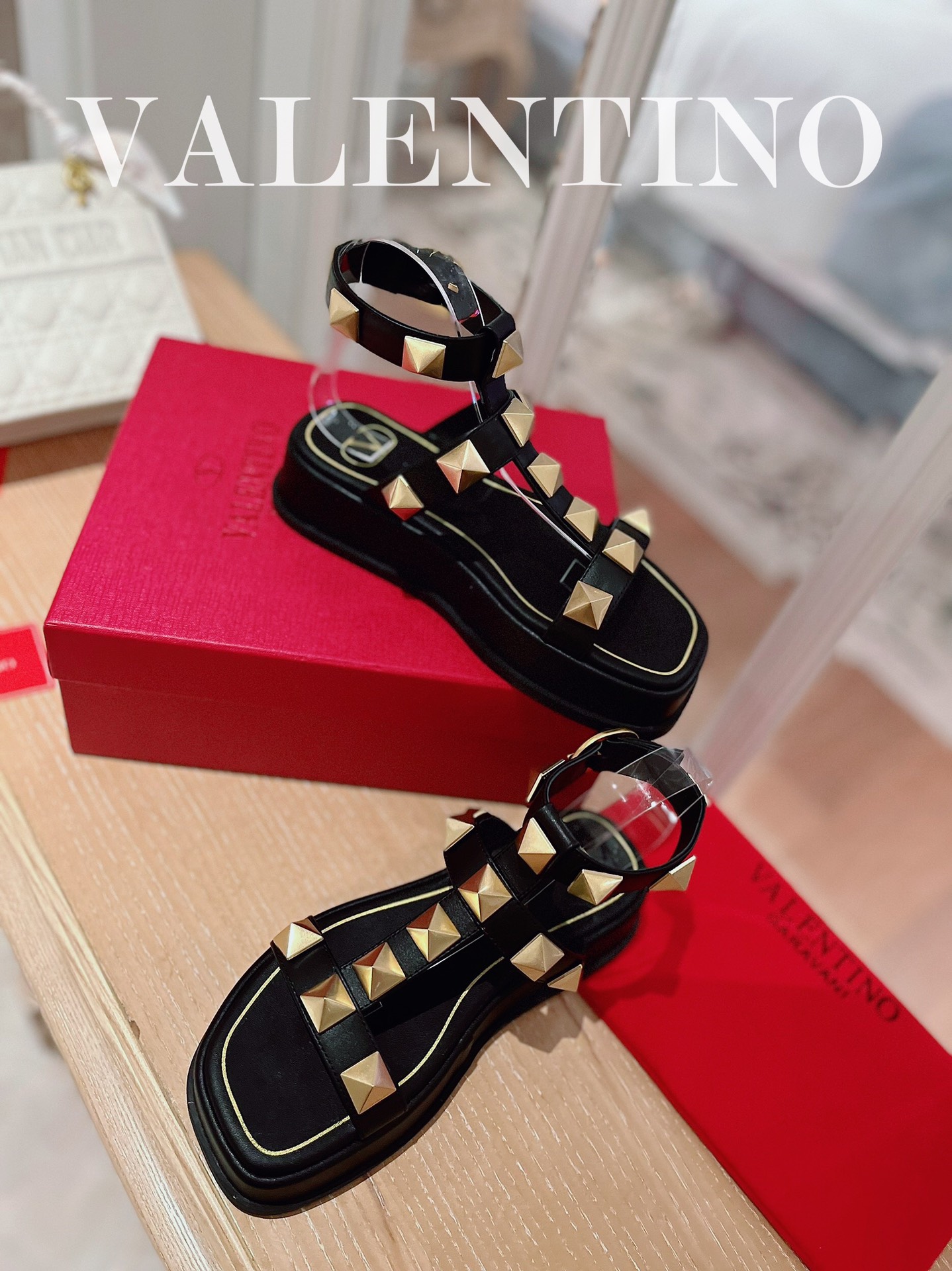 VALENTINO GARAVANI Roman Stud WOMEN 1 - vstockx