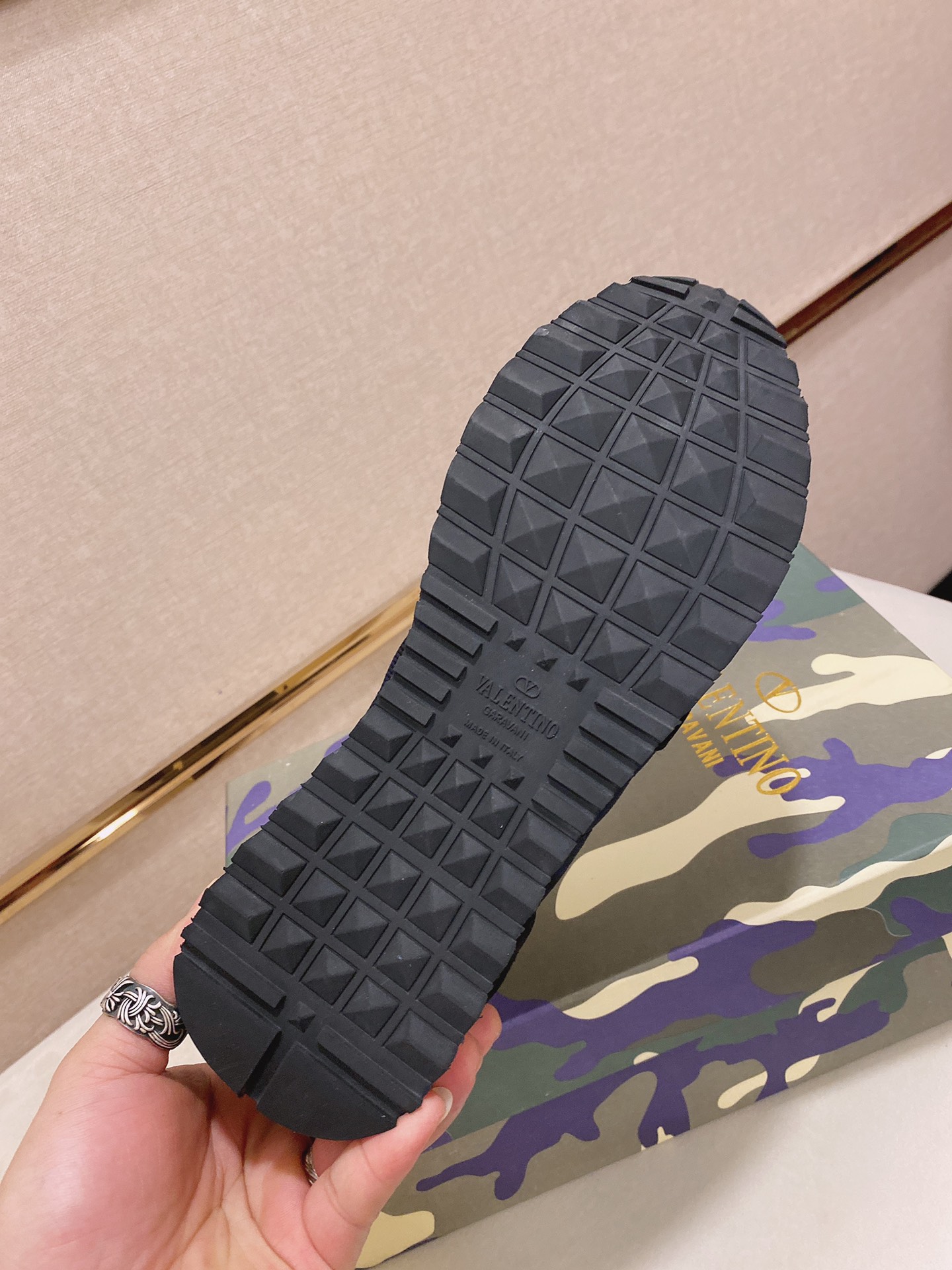 Valentino Garavani Rockrunner camouflage-print sneakers 12 - vstockx