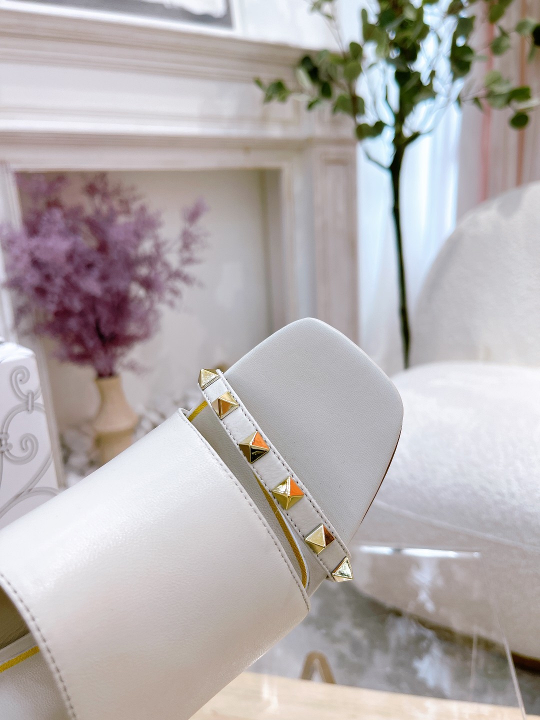 VALENTINO GARAVANI ROMAN STUD WOMEN 11 - vstockx