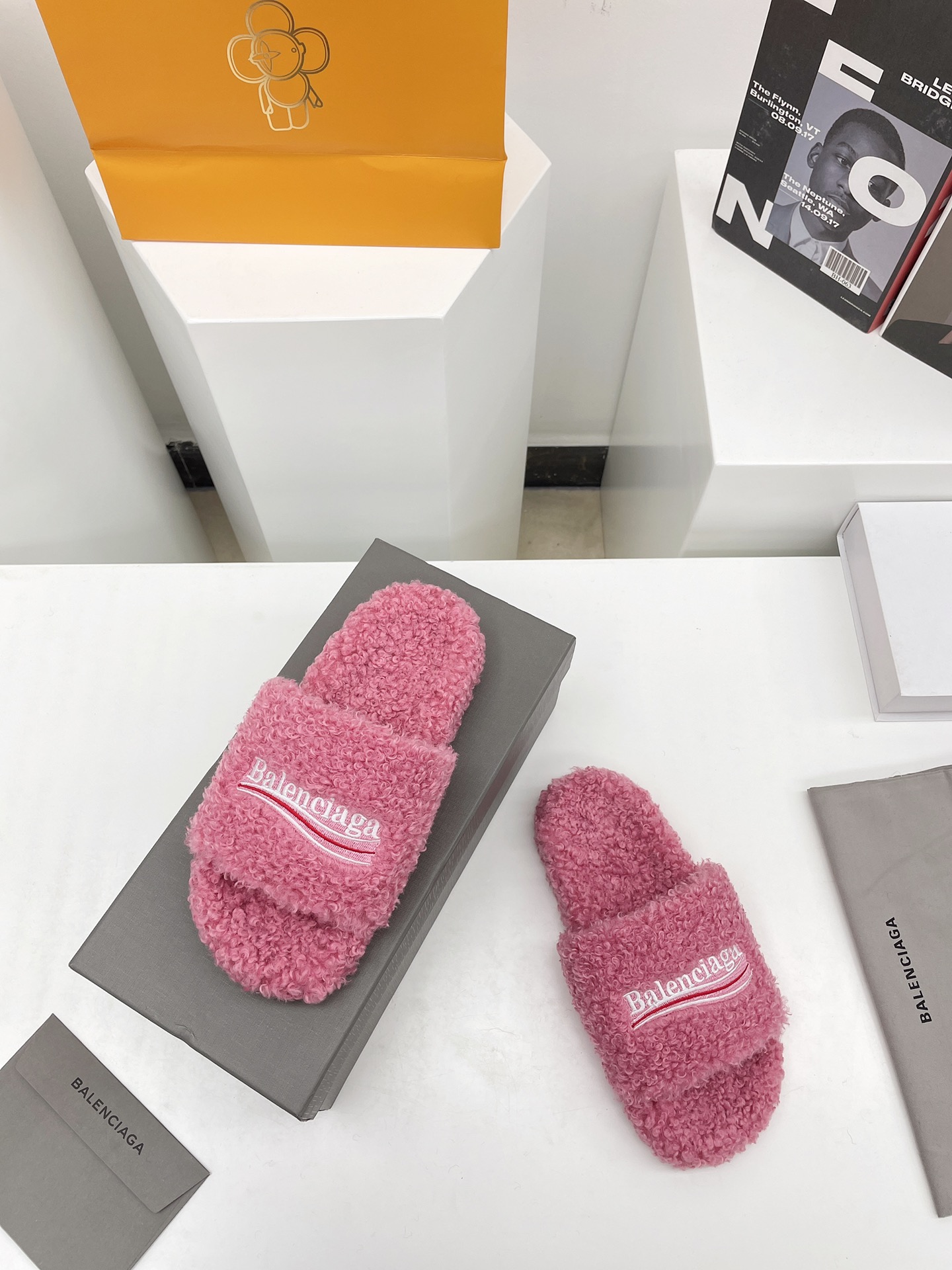 Balenciaga women 4 - vstockx