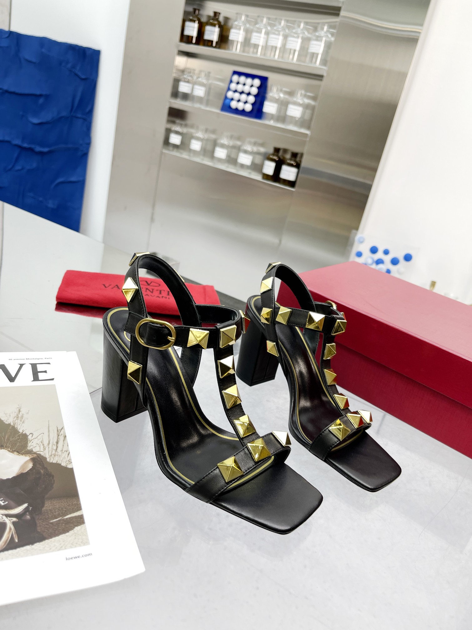 VALENTINO GARAVANI Roman Stud WOMEN 14 - vstockx