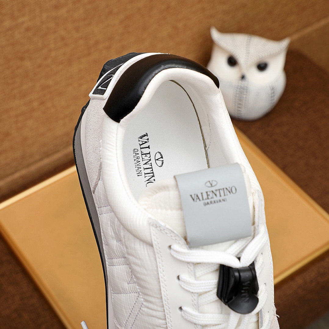 Valentino Garavani Low-top sneakers 15 - vstockx