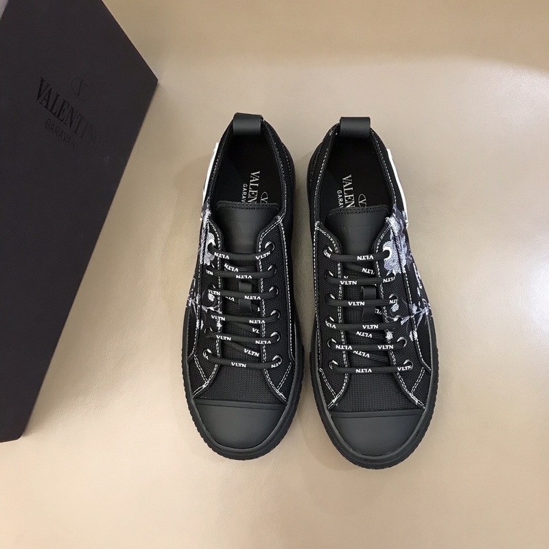 Valentino Garavani Giggies VLTN TIMES low-top sneakers 17 - vstockx