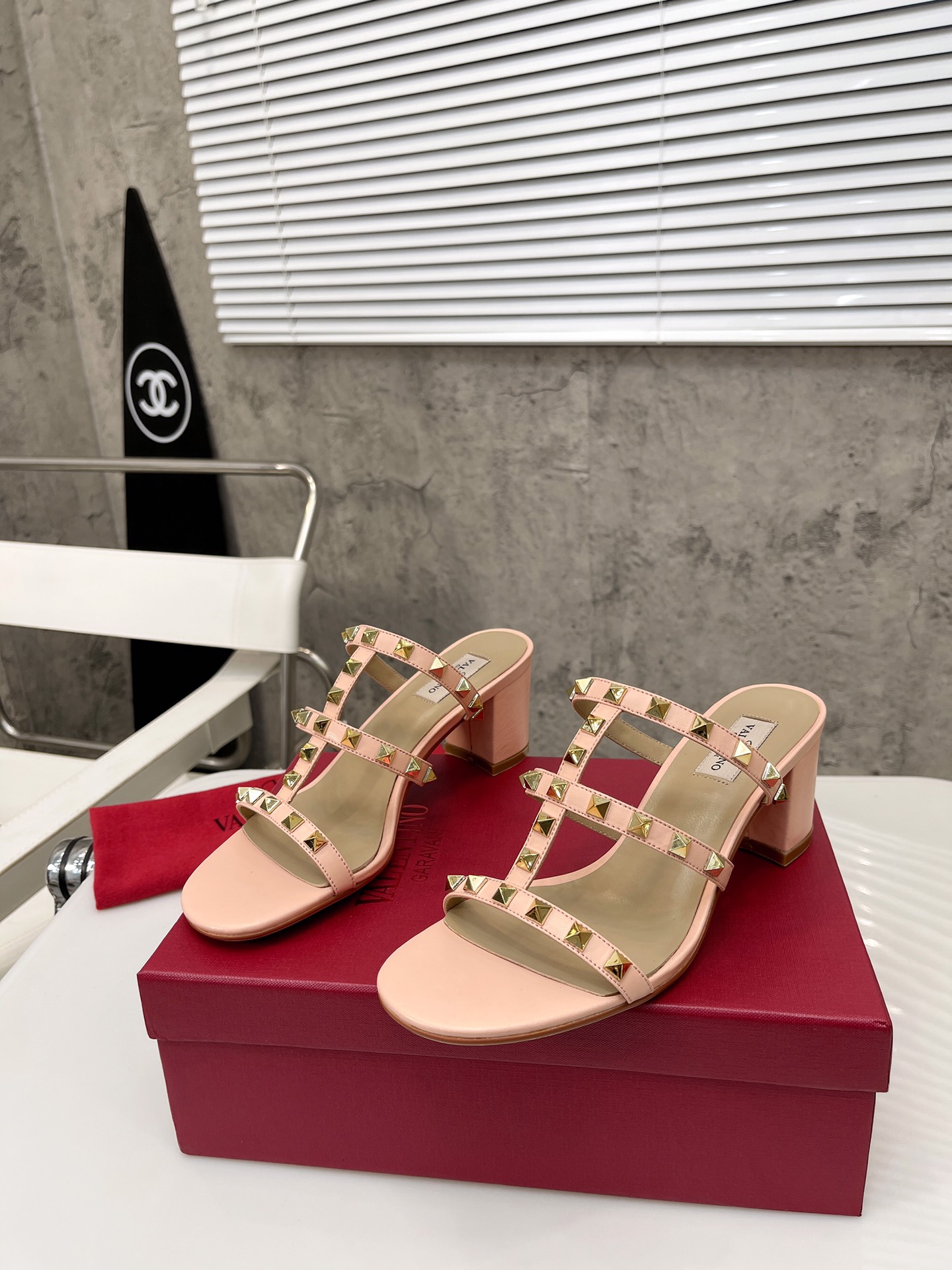 VALENTINO GARAVANI Rockstud WOMEN 5 - vstockx