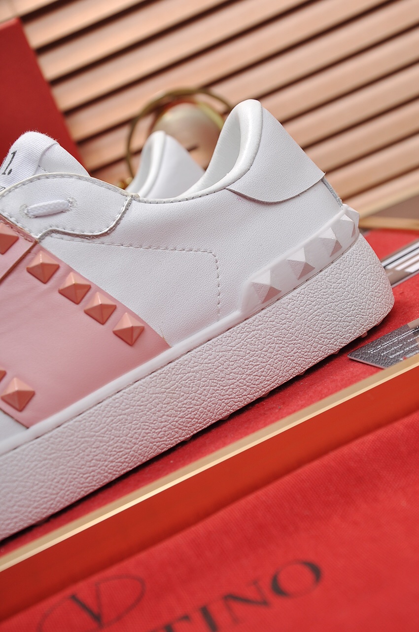 Valentino Garavani Rockstud Untitled calfskin sneaker 5 - vstockx