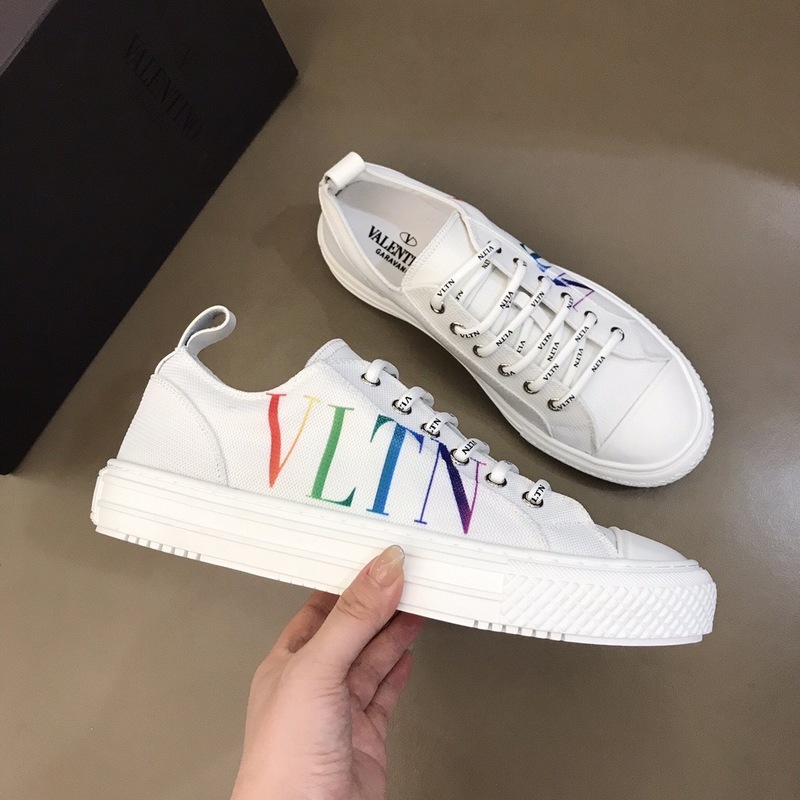 Valentino Garavani Giggies VLTN TIMES low-top sneakers 18 - vstockx