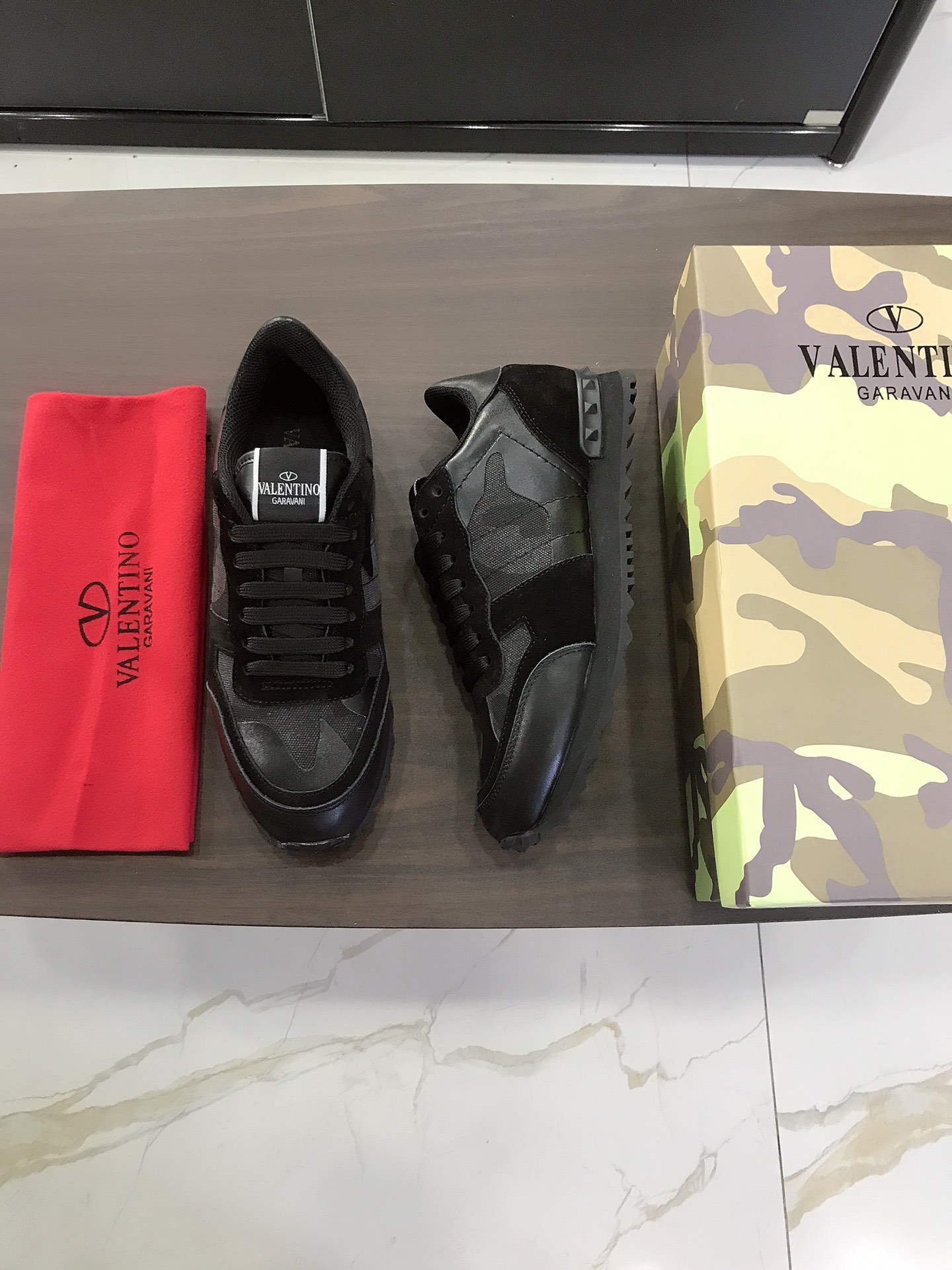 Valentino Garavani Rockrunner camouflage-print sneakers 5 - vstockx