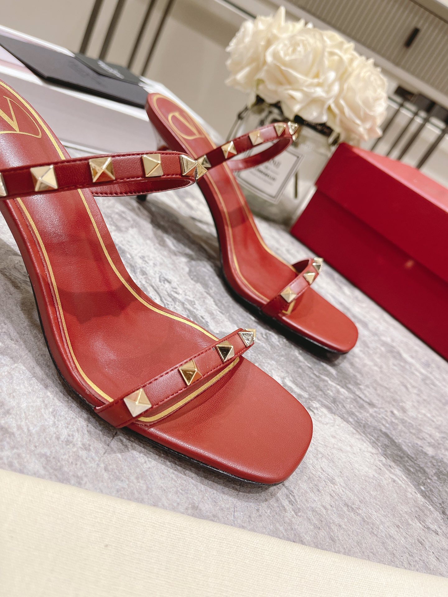 VALENTINO GARAVANI Rockstud WOMEN 3 - vstockx