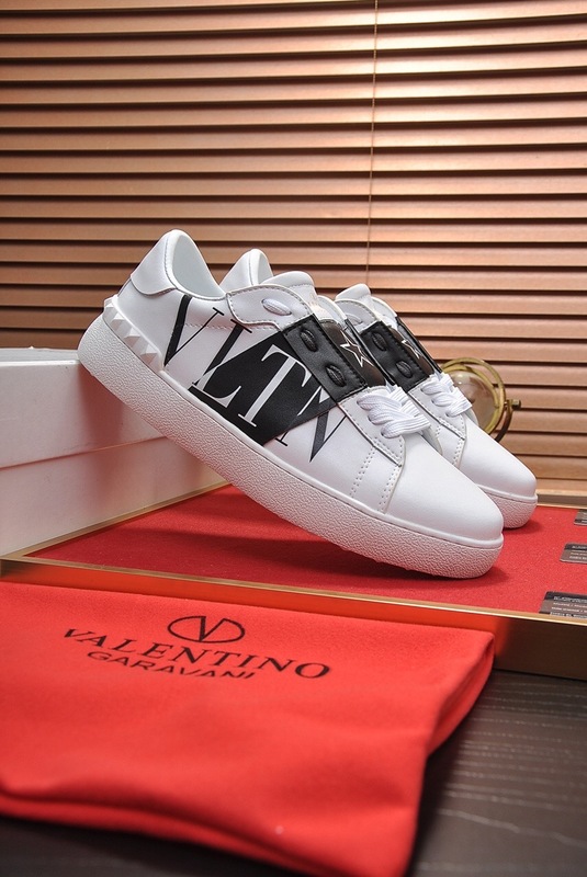 Valentino Garavani Rockstud Untitled calfskin sneaker 3 - vstockx