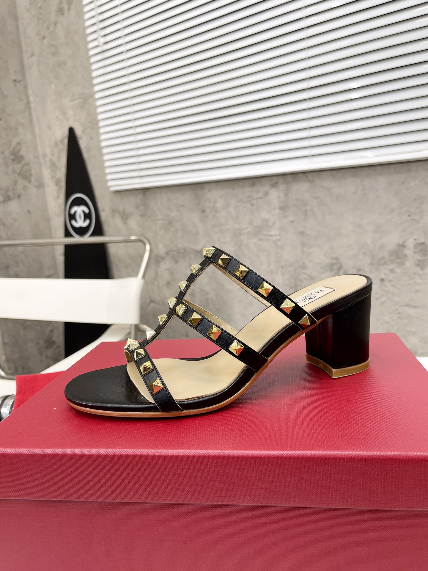 VALENTINO GARAVANI Rockstud WOMEN 5 - vstockx