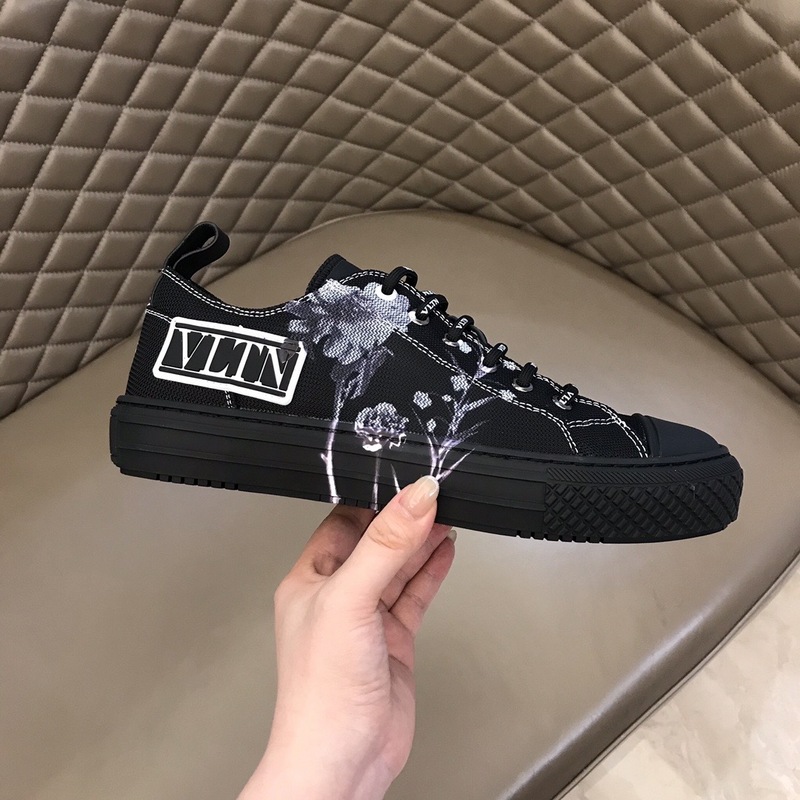 Valentino Garavani Giggies VLTN TIMES low-top sneakers 17 - vstockx