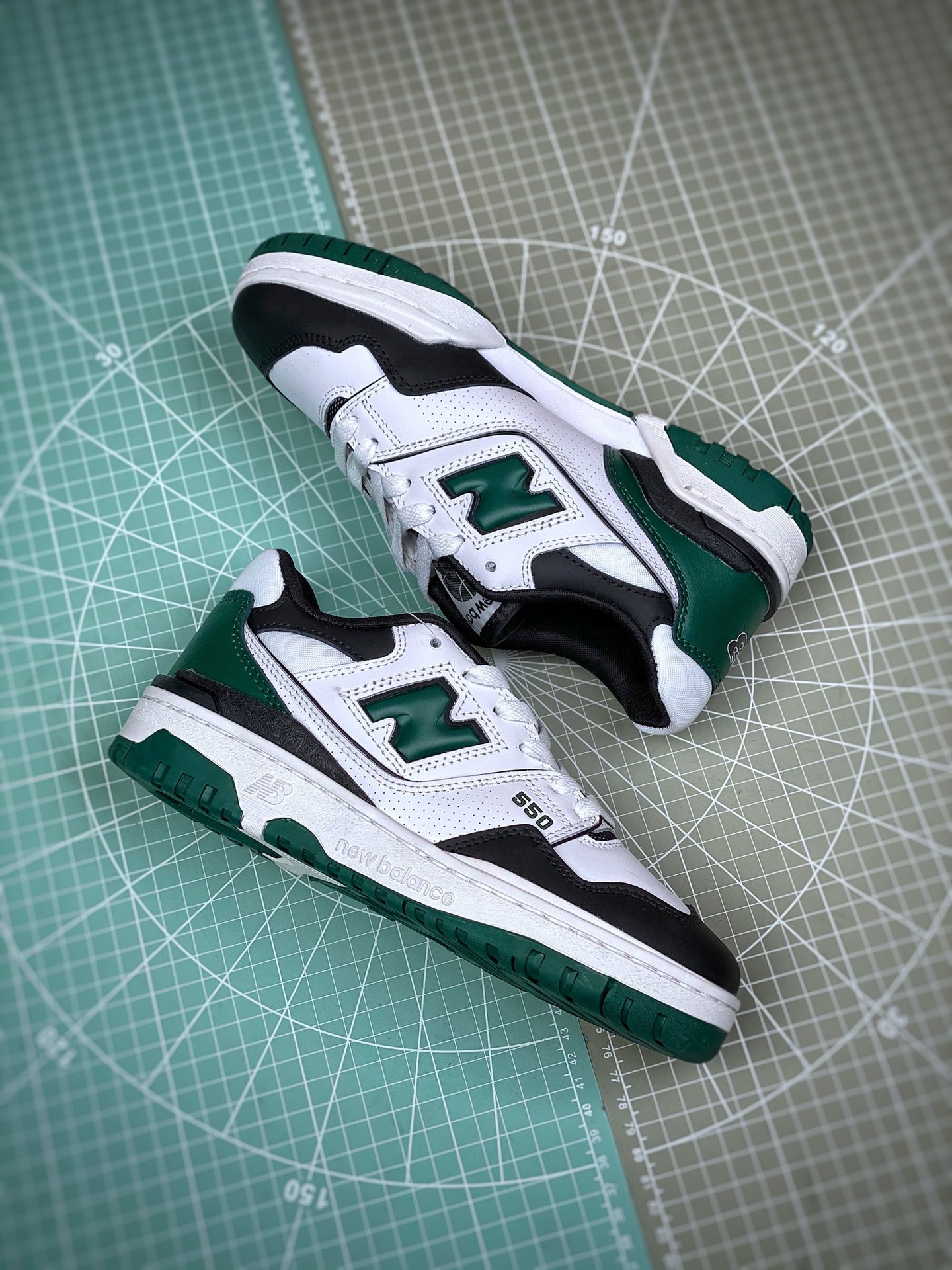 New Balance 550 White Green Black - vstockx