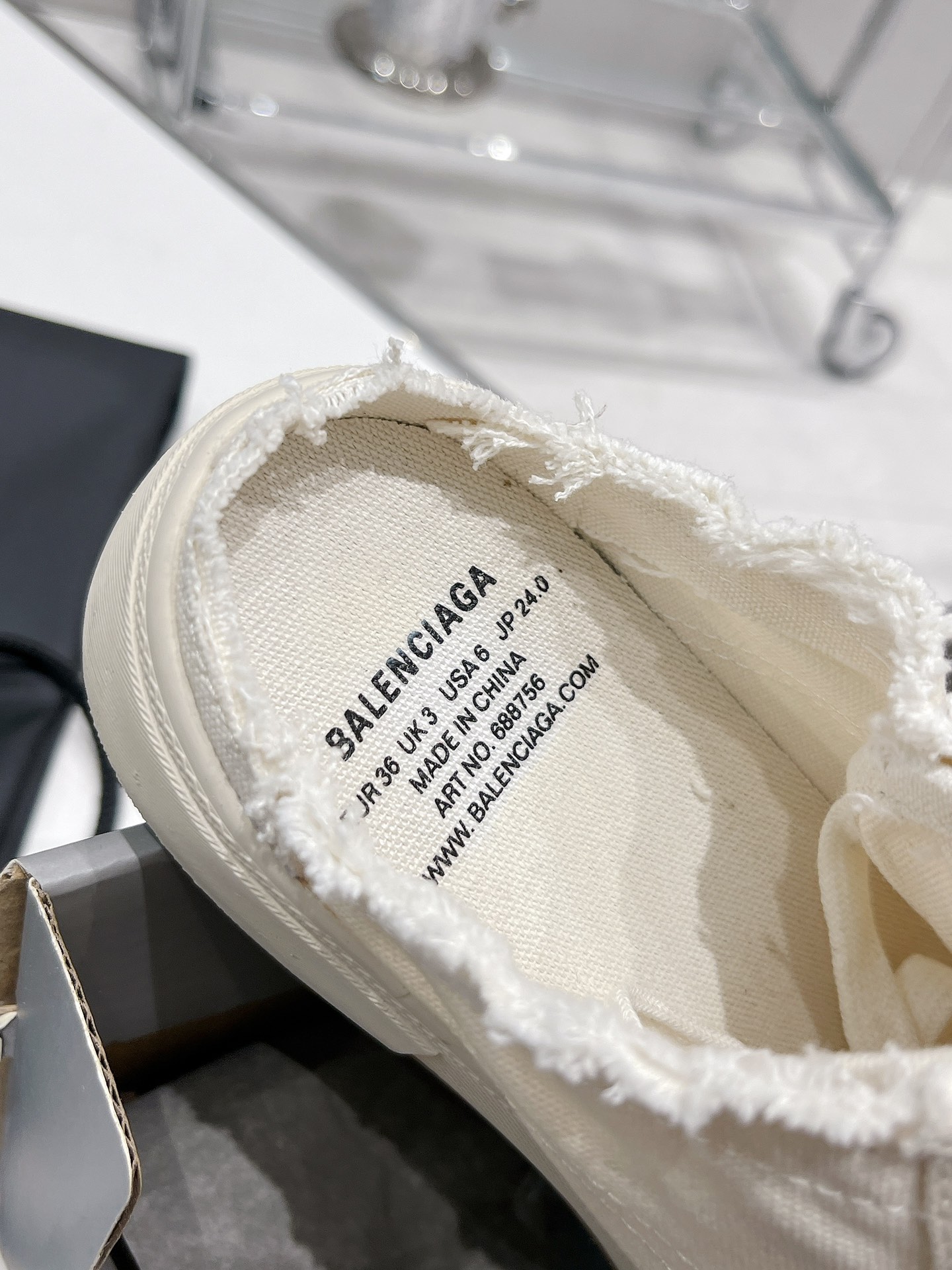 Balenciaga Paris Sneaker 3 - vstockx