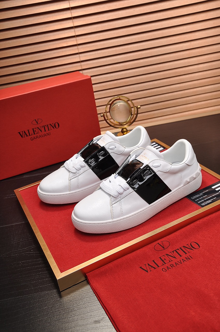 Valentino Garavani Rockstud Untitled calfskin sneaker 29 - vstockx