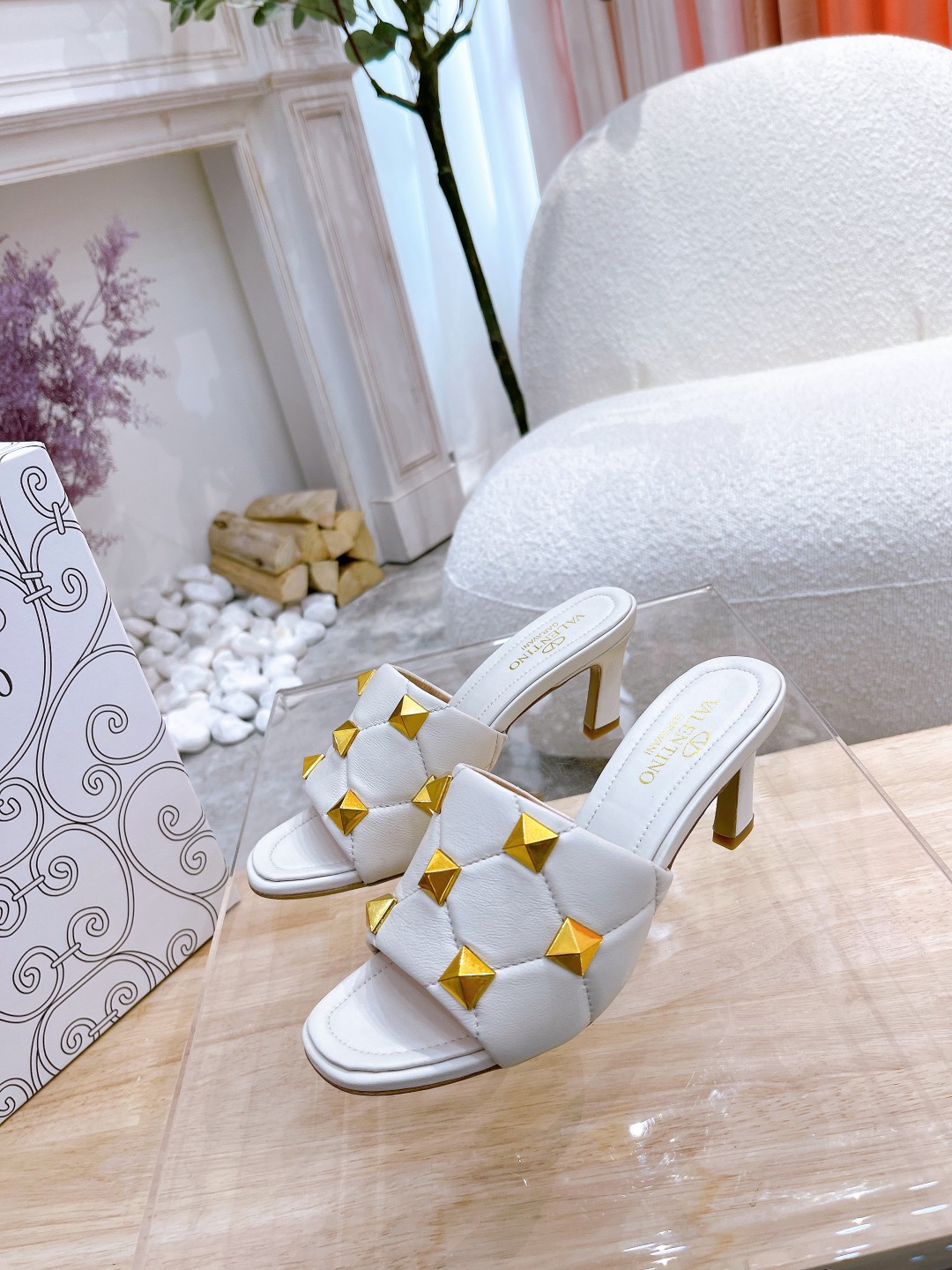 VALENTINO GARAVANI Roman Stud WOMEN 34 - vstockx