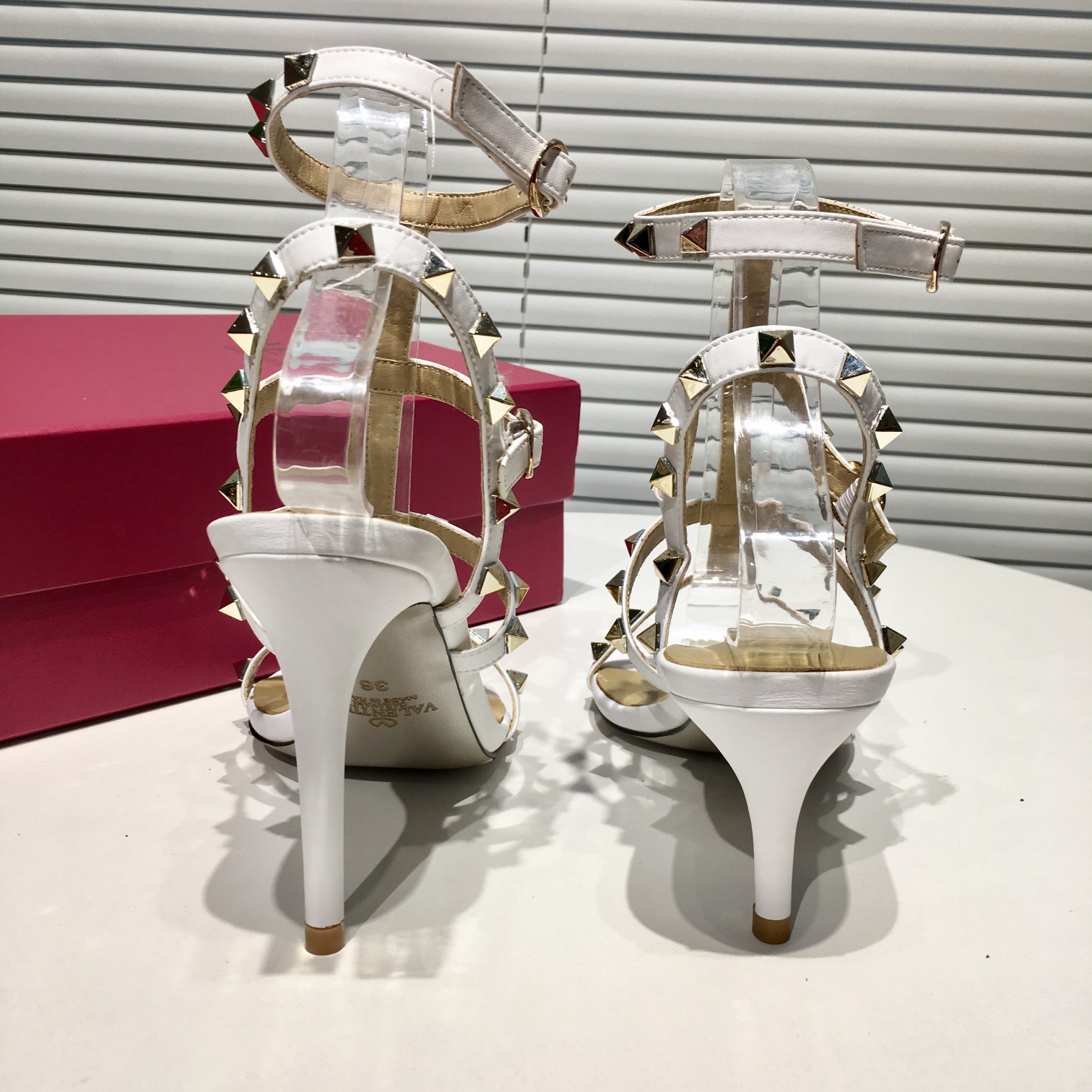 VALENTINO GARAVANI Rockstud WOMEN 36 - vstockx