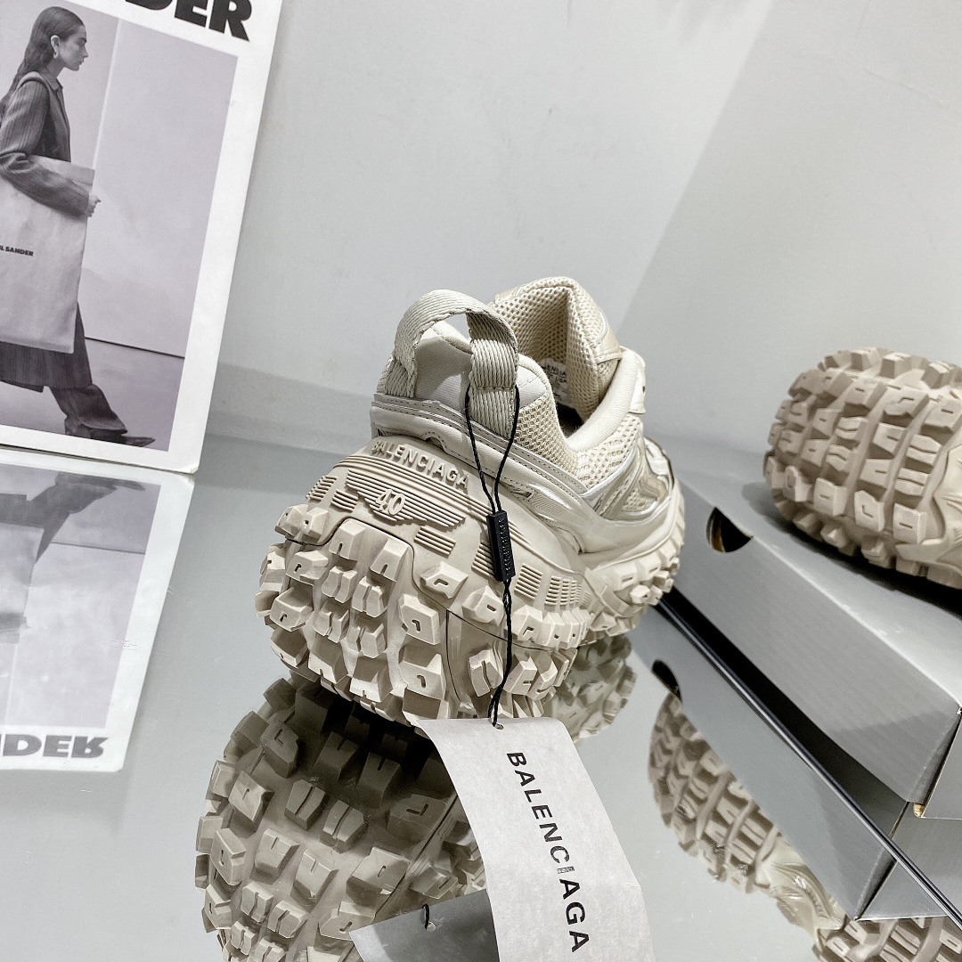 Balenciaga Defender TRAINERS 5 - vstockx