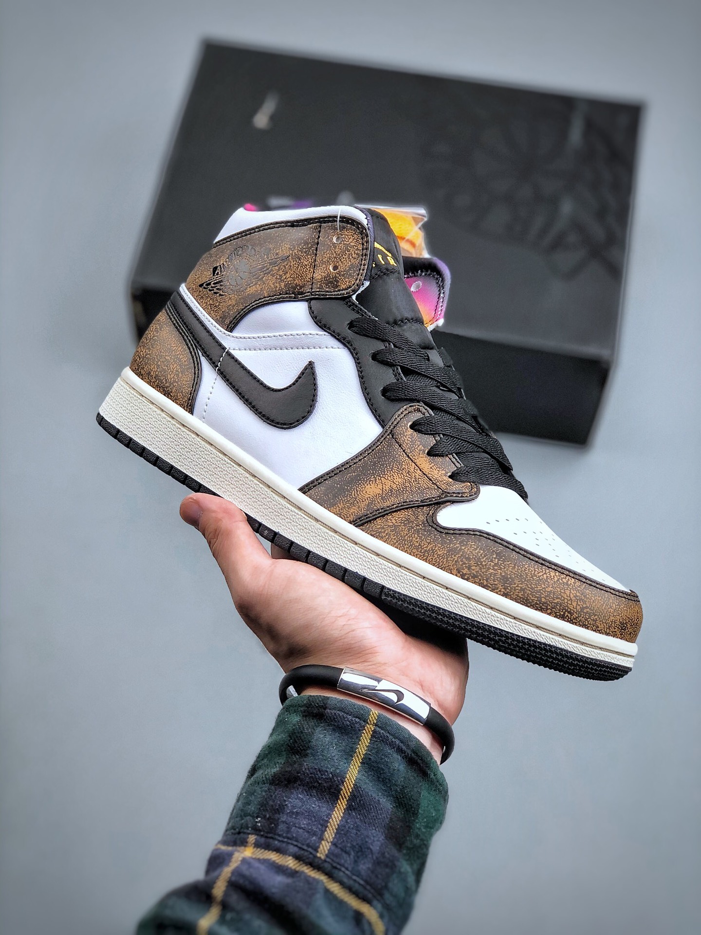 Jordan 1 Mid SE Orange Wear Away - vstockx