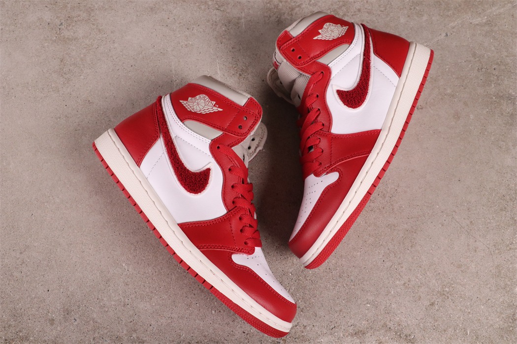 Jordan 1 Retro High OG Varsity Red (W) - vstockx