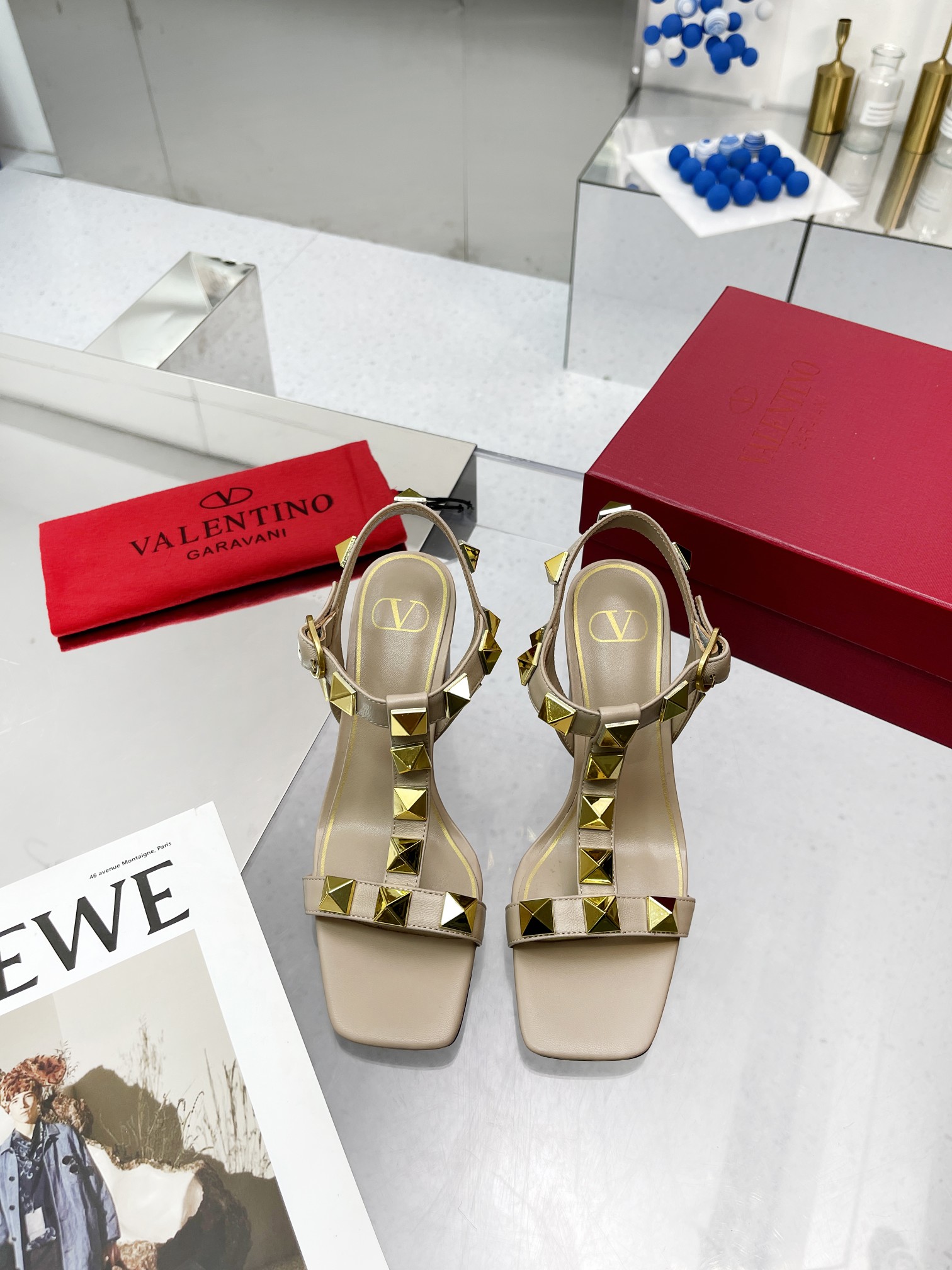 VALENTINO GARAVANI Roman Stud WOMEN 14 - vstockx