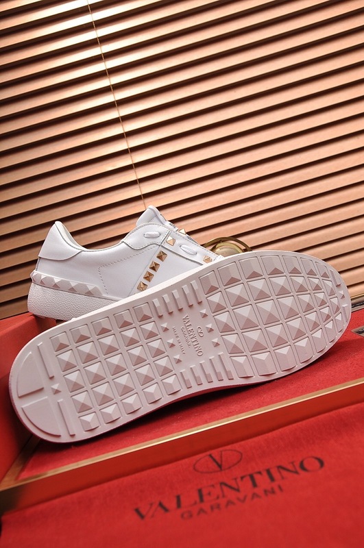 Valentino Garavani Rockstud Untitled white calfskin sneaker - vstockx