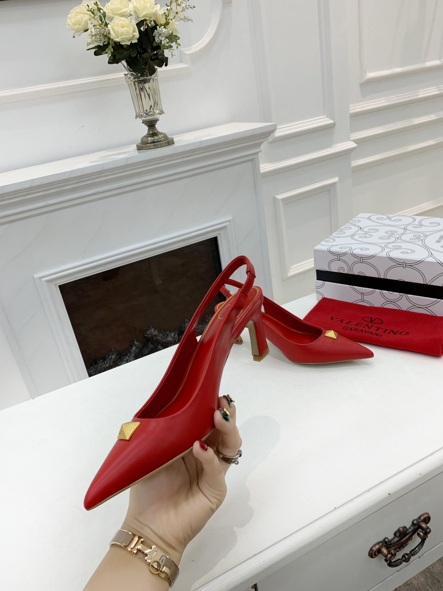 VALENTINO GARAVANI Rockstud WOMEN 37 - vstockx