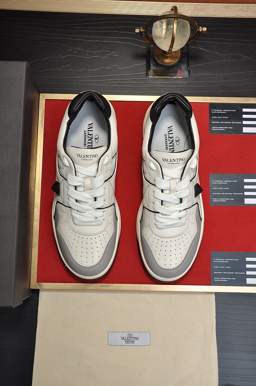 Valentino Garavani One Stud Low-top sneakers 8 - vstockx