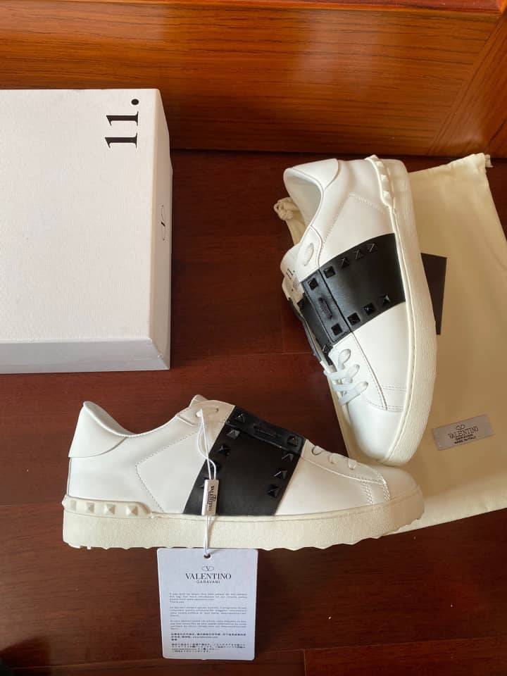 Valentino Rockstud Untitled En Veau Avec Clous Ton Sur Ton Blanc Noir - vstockx