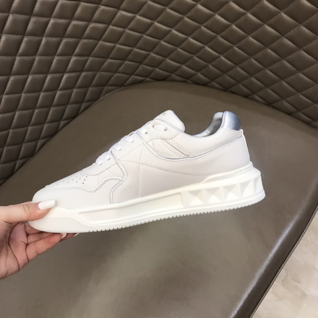 Valentino Garavani One Stud Low-top sneakers 14 - vstockx