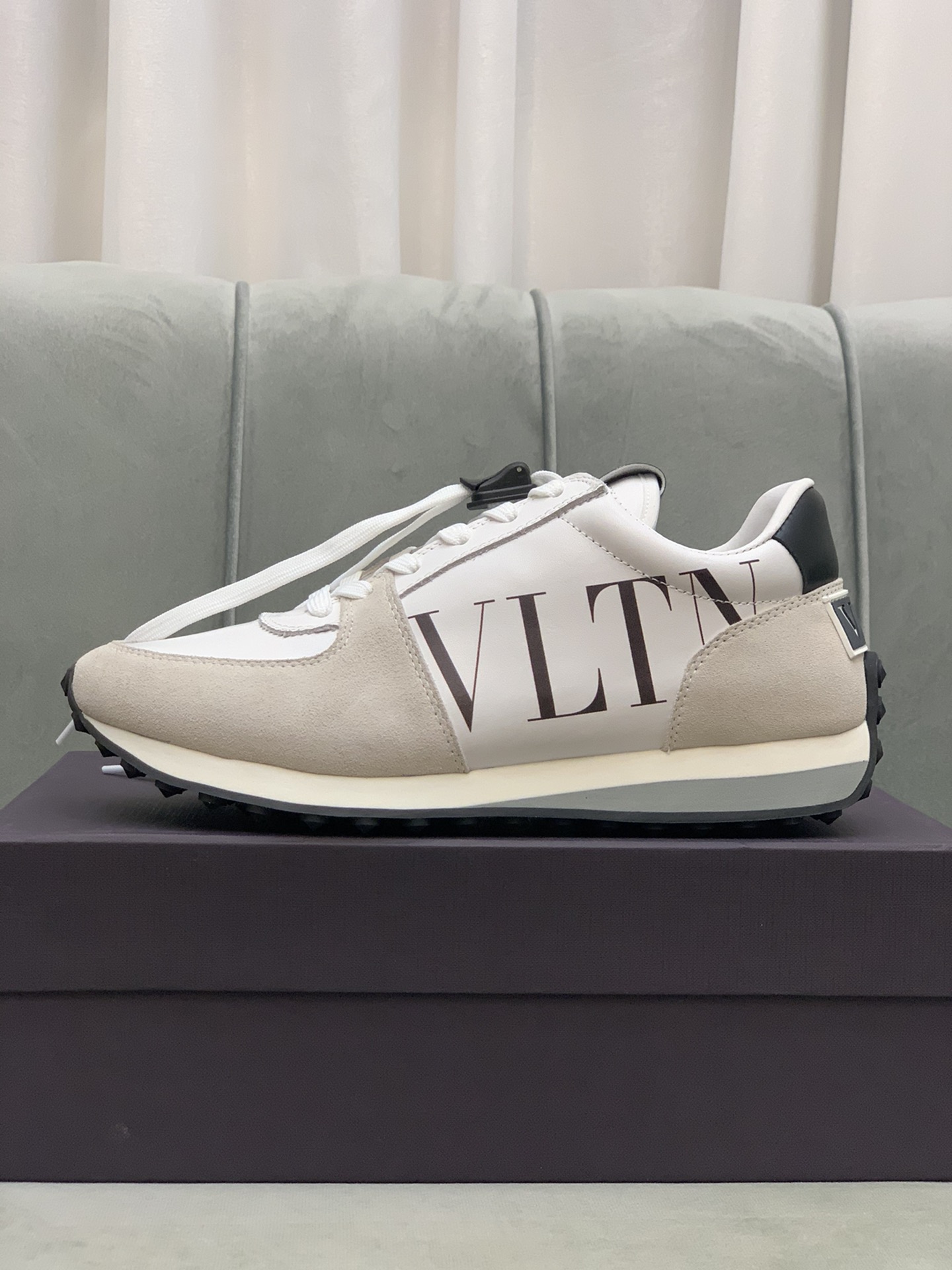 Valentino Garavani Low-top sneakers 7 - vstockx