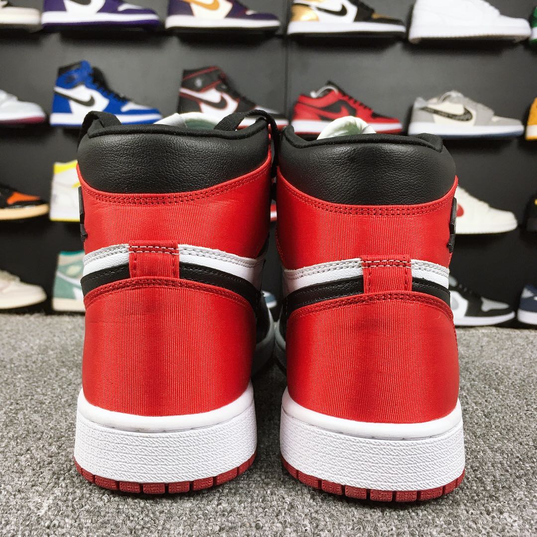 Jordan 1 Retro High Satin Black Toe - vstockx